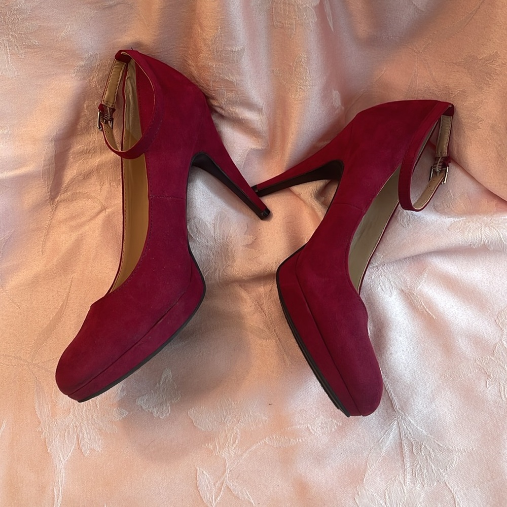 Vintage Unisa Faux Suede Heels - Picture 2 of 8